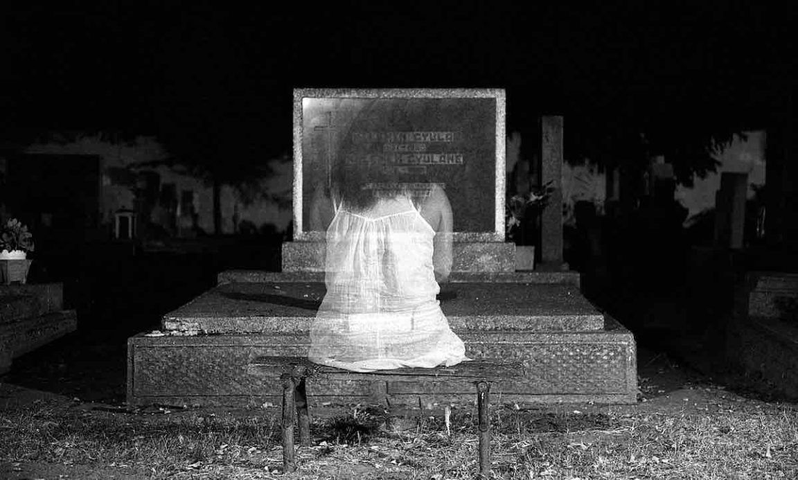 La mort n’est rien. Je suis seulement passé, dans la pièce à côté.